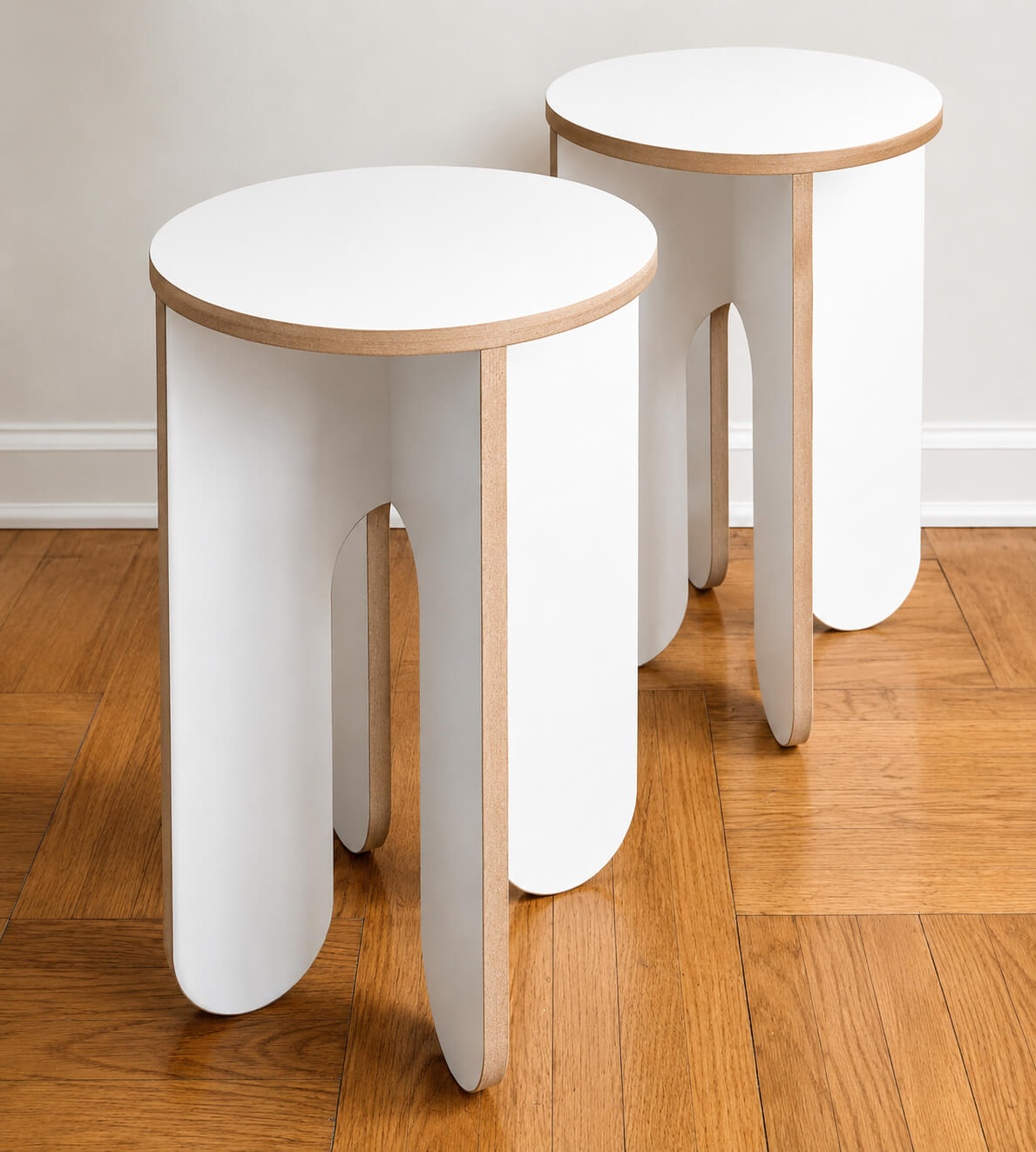 Modern Round Side Table – 14” Diameter × 20” Height