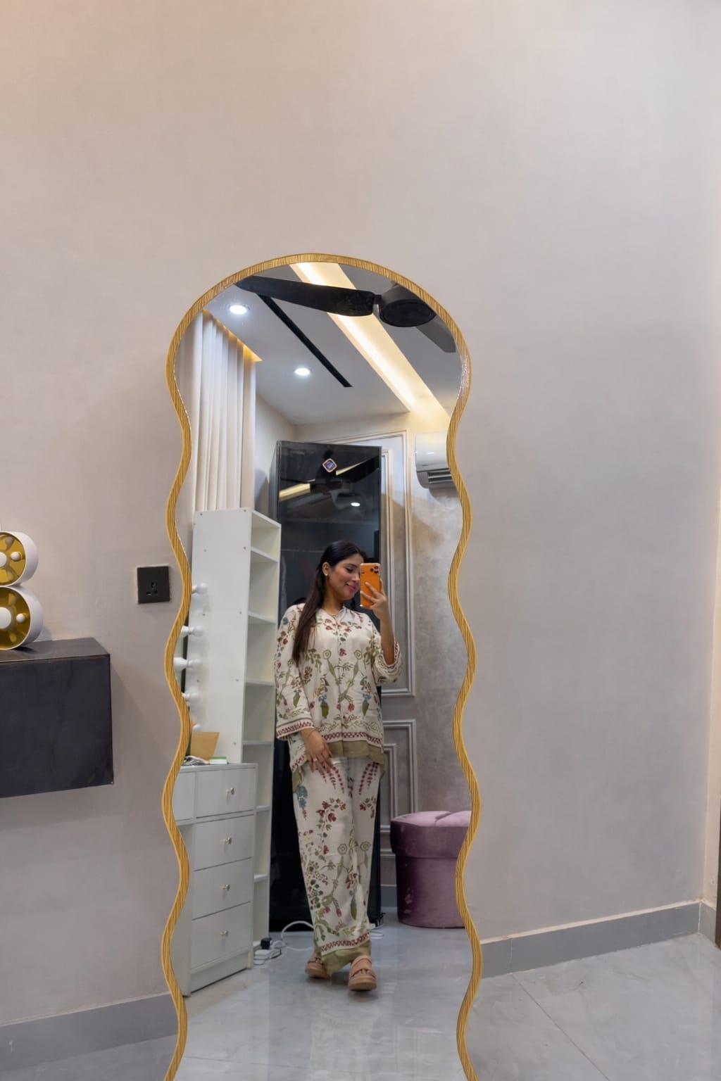Premium Wavy Full-Length Mirror – 6×2 Ft Wooden Frame Floor Mirror