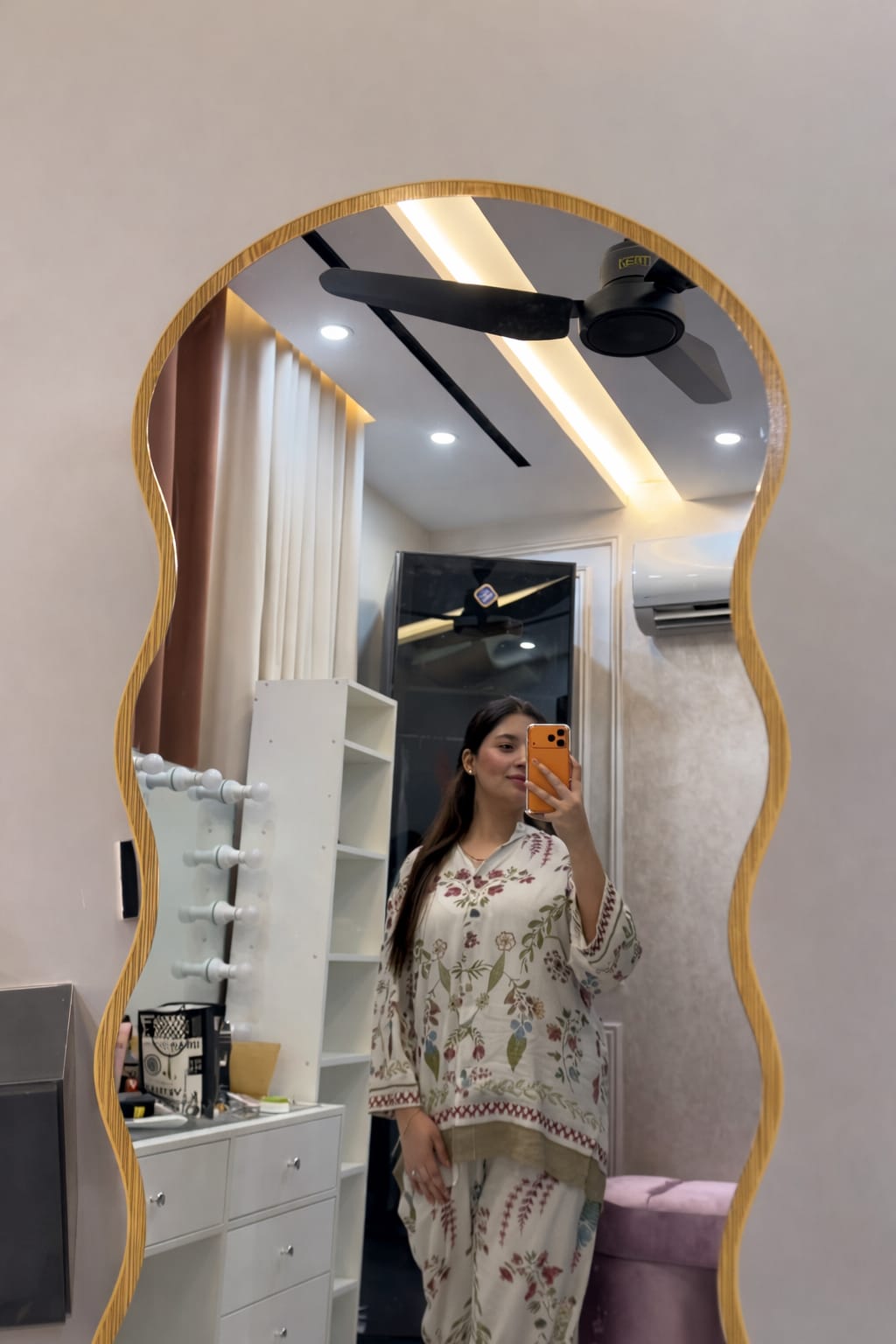 Premium Wavy Full-Length Mirror – 6×2 Ft Wooden Frame Floor Mirror