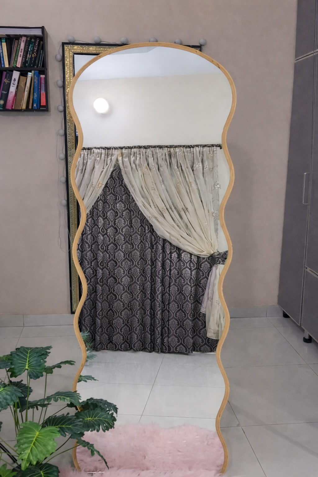 Luxury Wavy Full-Length Mirror with LED Lights – 6×2 ft