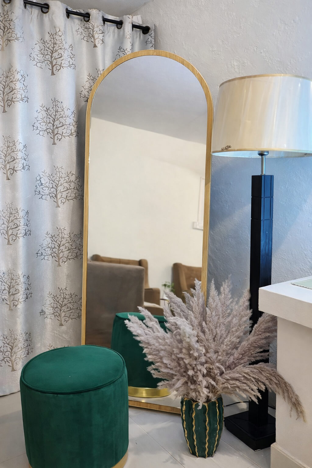 Luxury oval full-length mirror with wooden frame finish, 6 x 2 ft