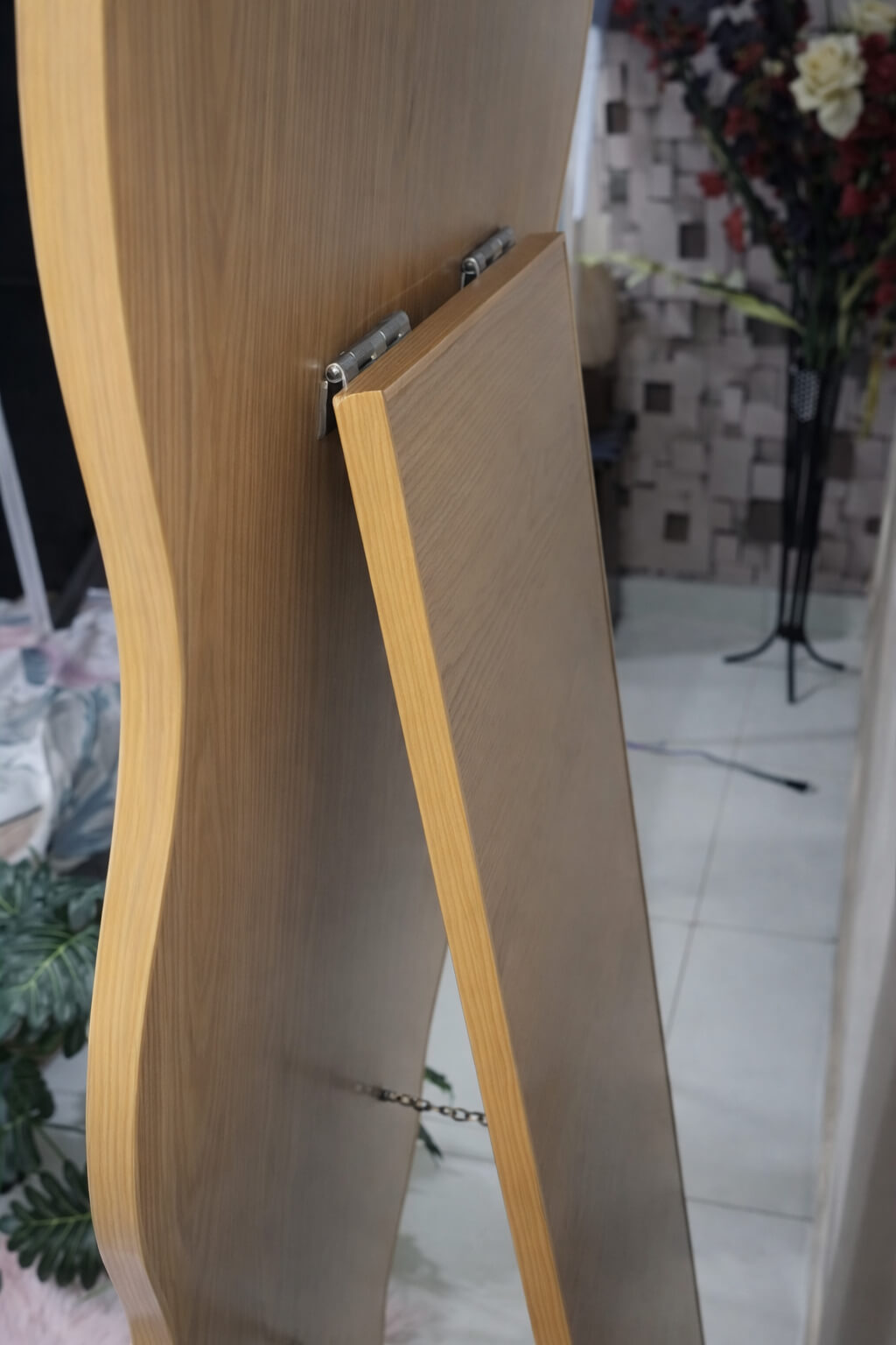 Luxury Wavy Full-Length Mirror with LED Lights – 6×2 ft